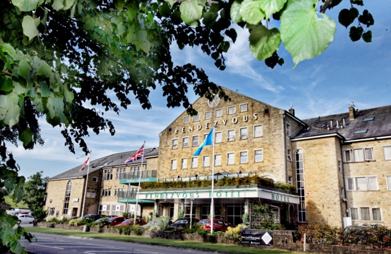 Exterior view of Rendezvous Hotel.