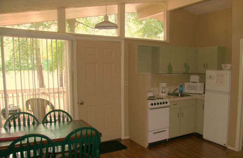 Cabin kitchen and dining room at Highland Marina Resort.