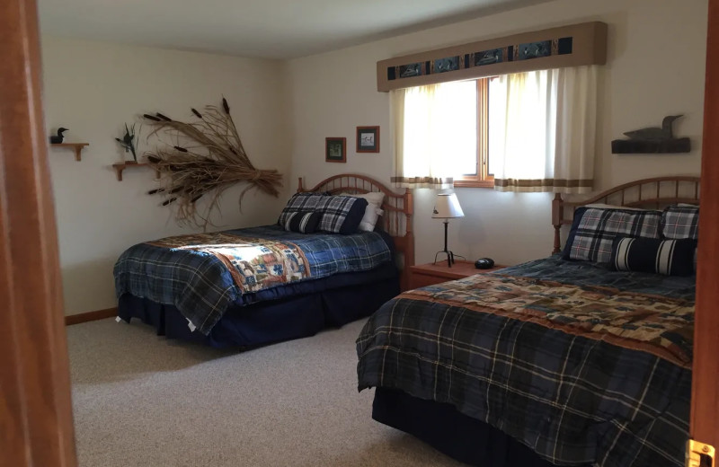 Cabin bedroom at Lakeview Lodge 307.