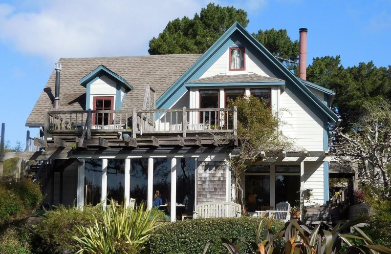 Exterior view of Alegria Inn.