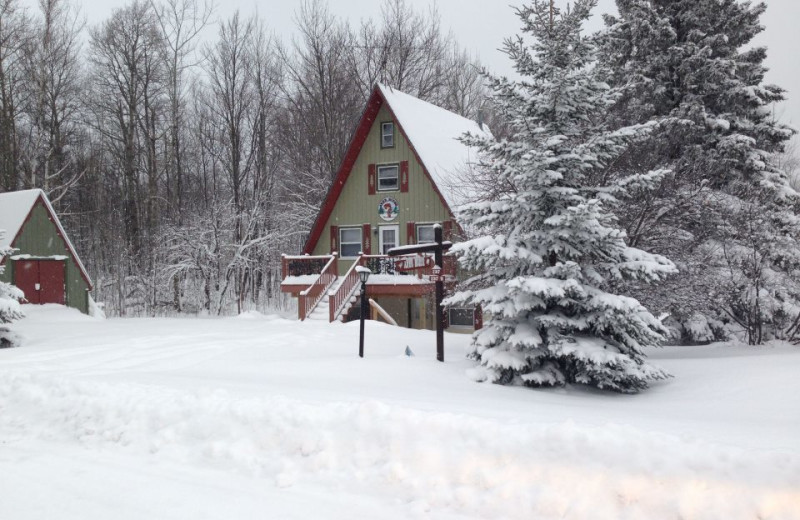 Cottage exterior at Indianhead Mountain Resort.