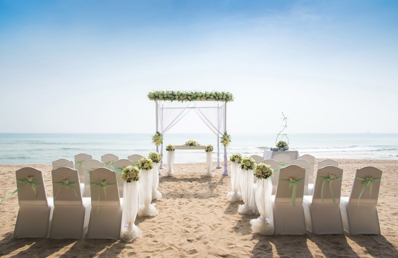 Weddings at Gullwing Beach Resort.