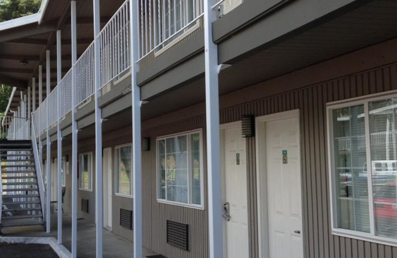 Exterior view of Grays Harbor Inn & Suites.