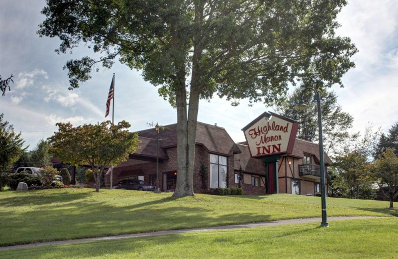 Exterior view of Highland Manor Inn.