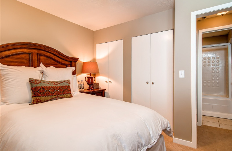 Guest room at Snowpine Lodge.