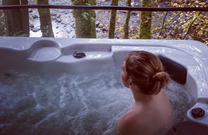 Hot tub at Zen River Retreat.