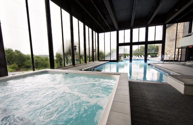 Pool and jacuzzi at The Lodge of Four Seasons.
