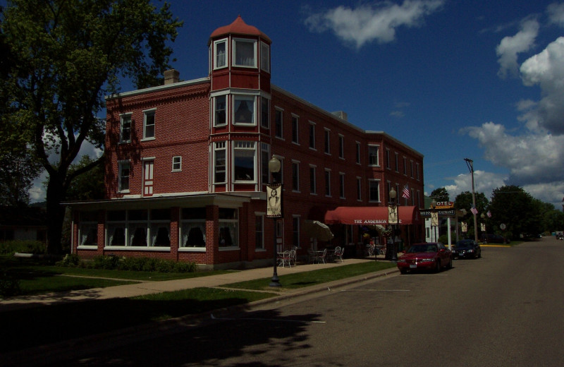 Exterior view of Eagles on the River and Anderson House Hotel.