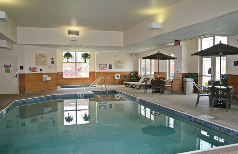 Indoor pool at Hampton Inn Duluth.
