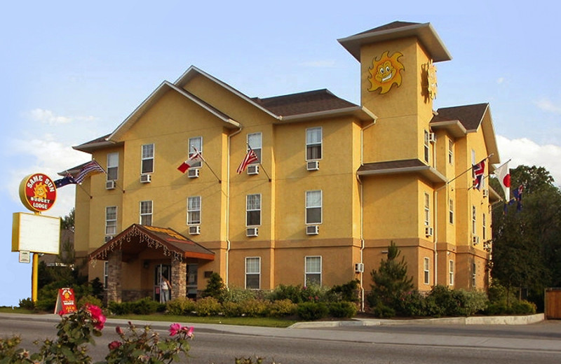 Exterior view of SameSun Backpacker Lodges.