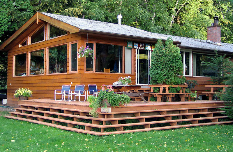 Cabin exterior at Z-Boat Lodge River Guides.