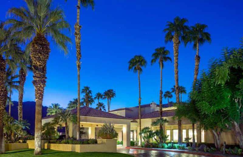 Exterior view of Courtyard Palm Springs.