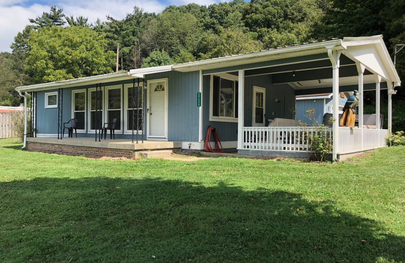 Cabin exterior at 1st Choice Cabin Rentals.