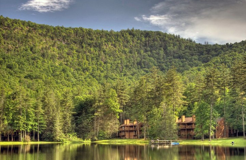 Exterior view of Mountainside Lodge.