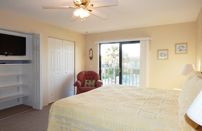 Rental bedroom at Family Sun Vacation Rentals.