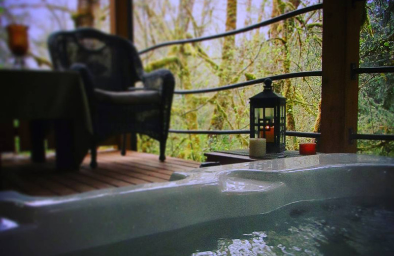 Hot tub at Zen River Retreat.