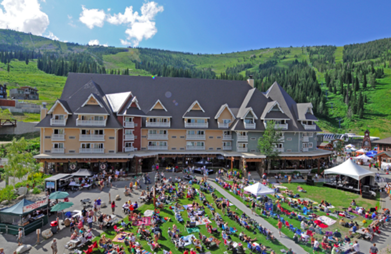 Exterior view of Schweitzer Mountain Resort and Selkirk Lodge.