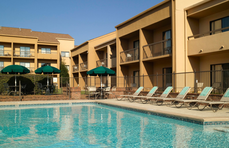 Outdoor pool at Courtyard by Marriott Nashville Brentwood.