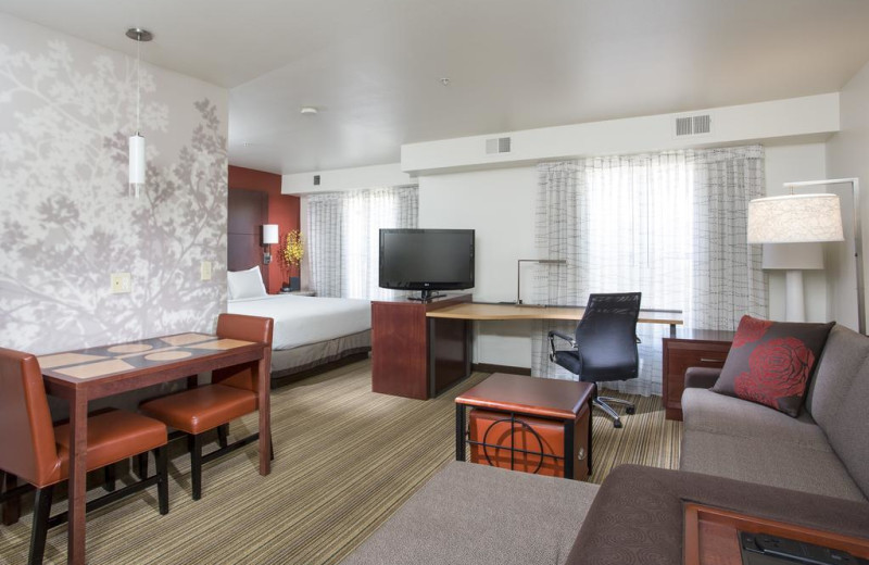 Guest room at Residence Inn Phoenix Glendale/Peoria.