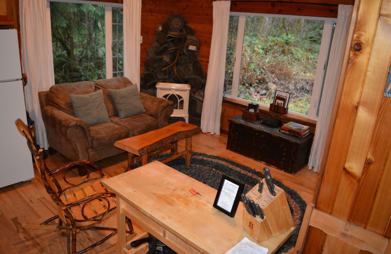 Cabin living room at GreatGetaways.com.