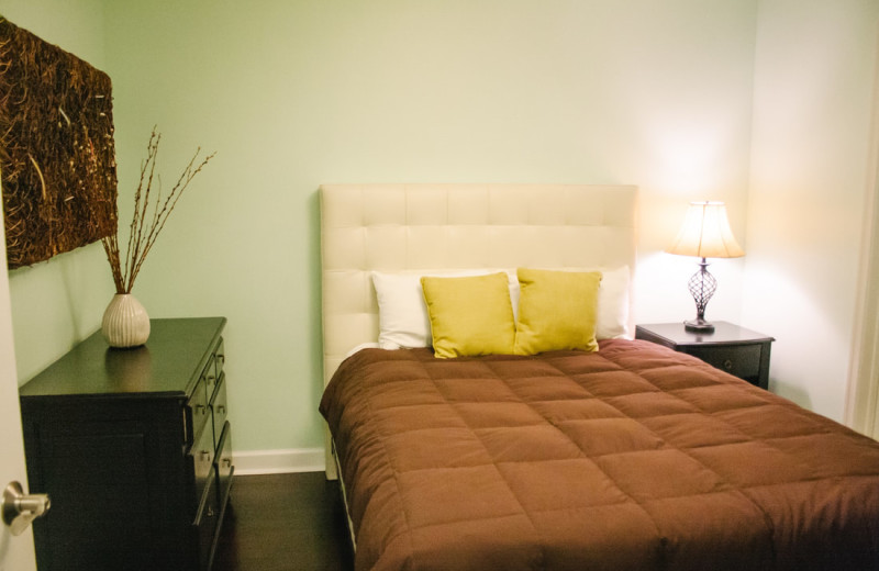 Guest bedroom at Mariners Landing.