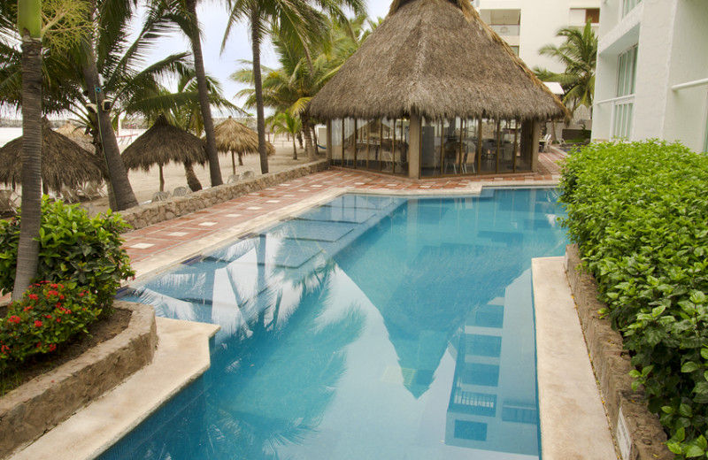 Outdoor pool and beach at Villa Varadero.