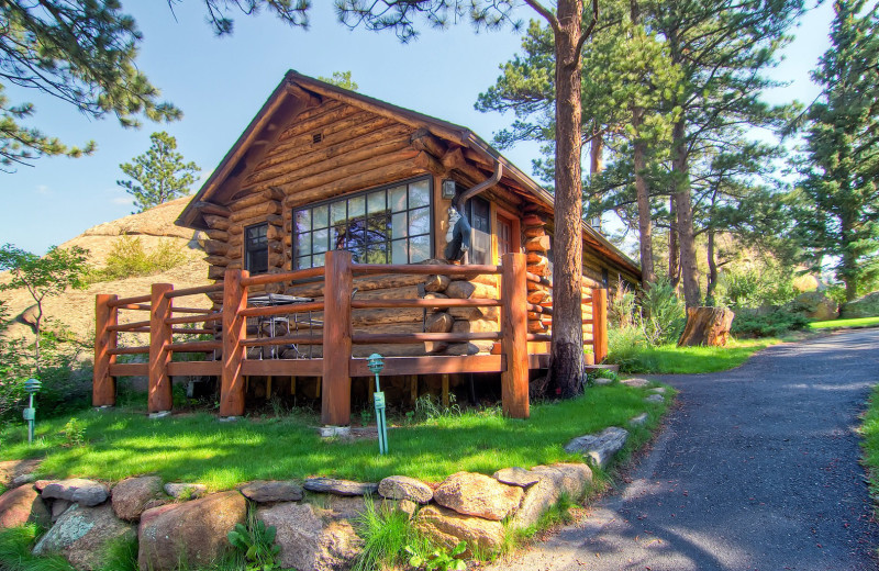 Exterior view of Black Canyon Inn.