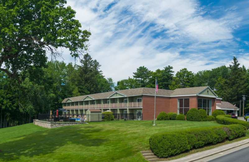 Exterior view of University Inn Academic Suites.