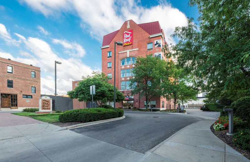 Exterior view of Red Roof Inn Columbus Convention Center.