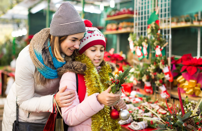 Christmas shopping at Bay Pointe Inn Lakefront Resort.