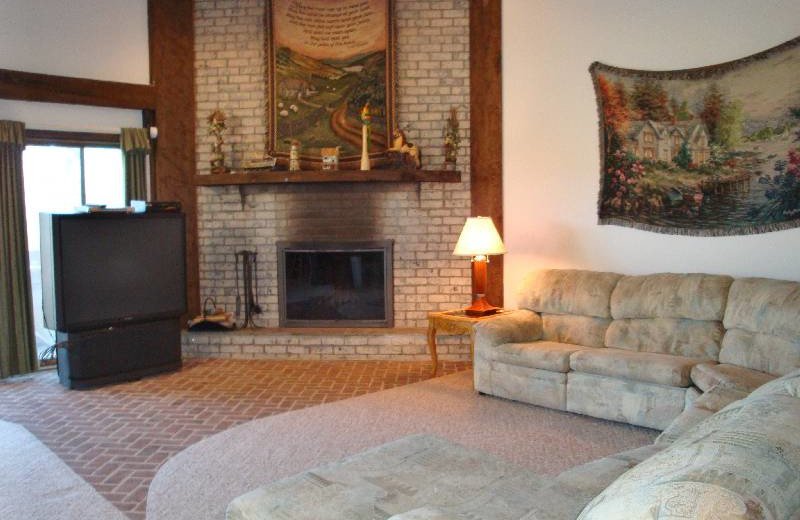 Cabin living room at Cuomo's Cove.