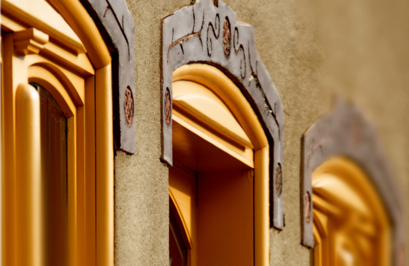 Exterior view of La Posada de Santa Fe Resort & Spa.