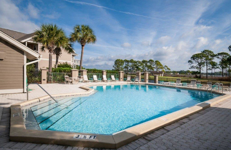 Rental pool at Destin Getaways.