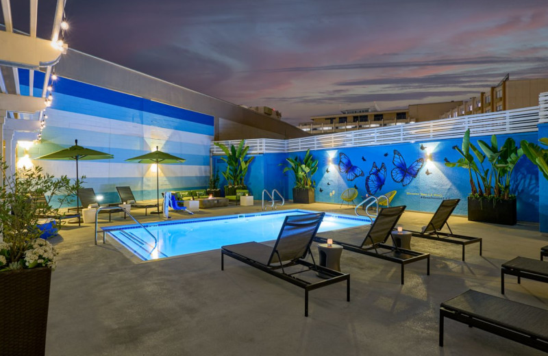 Roof top pool at Renaissance Montura Los Angeles.