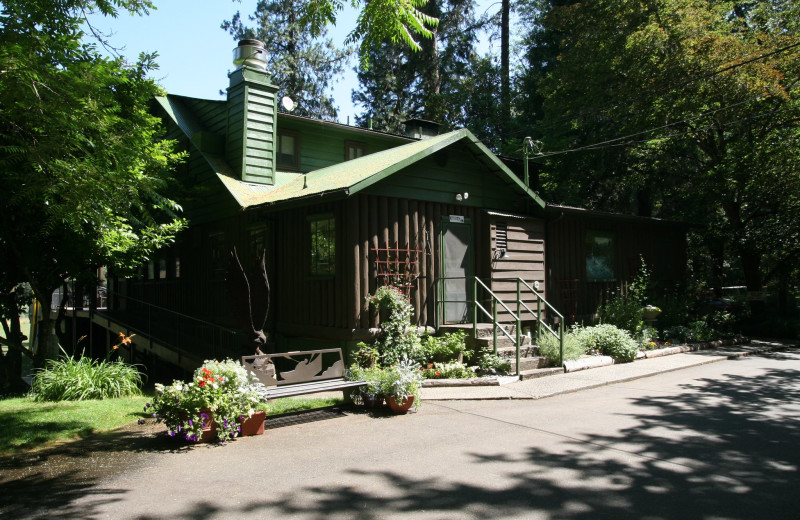 Exterior view of Morrison's Rogue River Lodge.