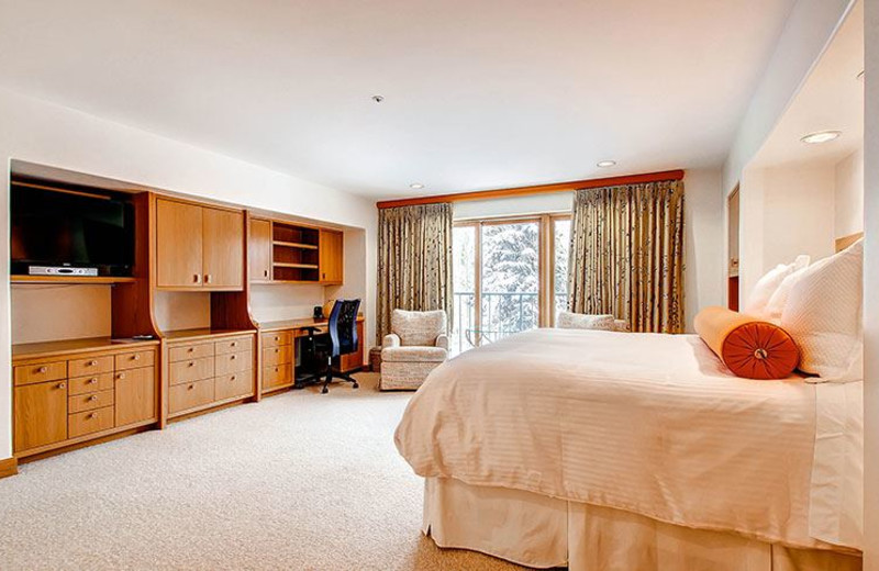 Guest bedroom at The Galatyn Lodge.