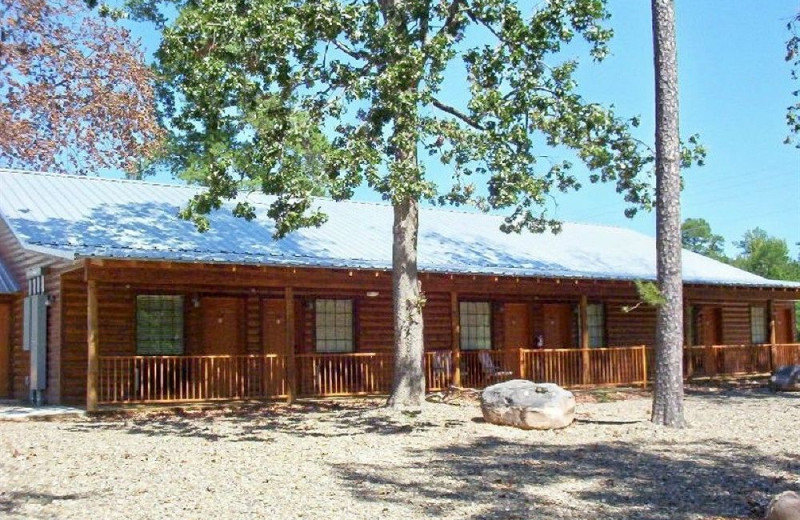 Exterior view of Hochatown Country Lodge.