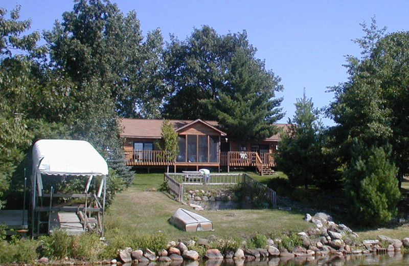 Exterior view of Birch Bay Resort Inn.