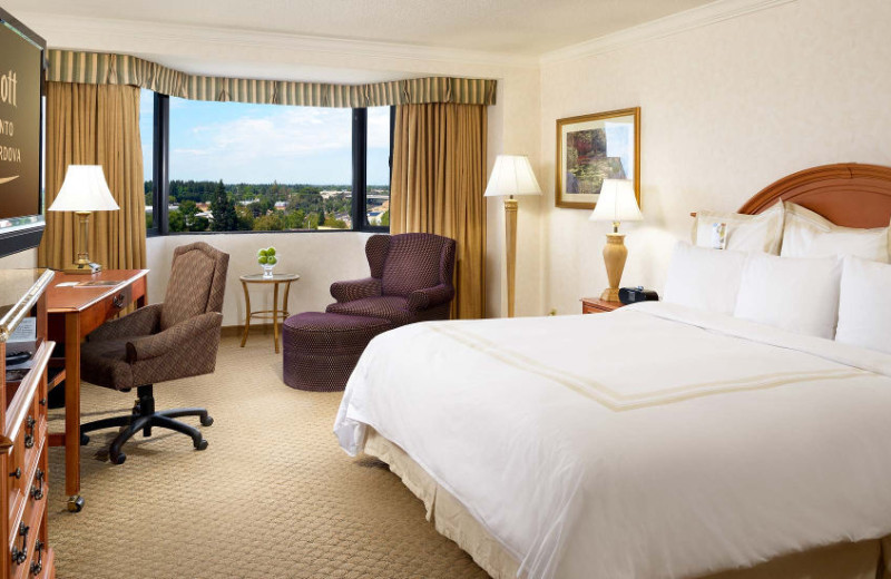 Guest room at Sacramento Marriott Rancho Cordova.