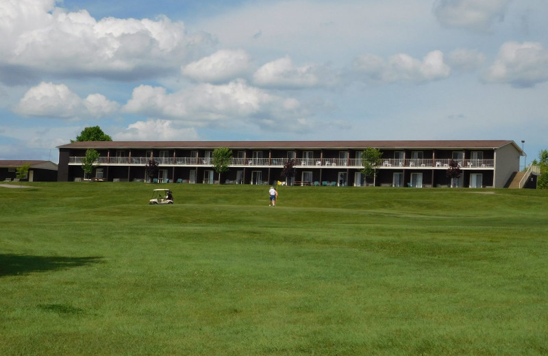 Exterior view of Cross Creek Resort.