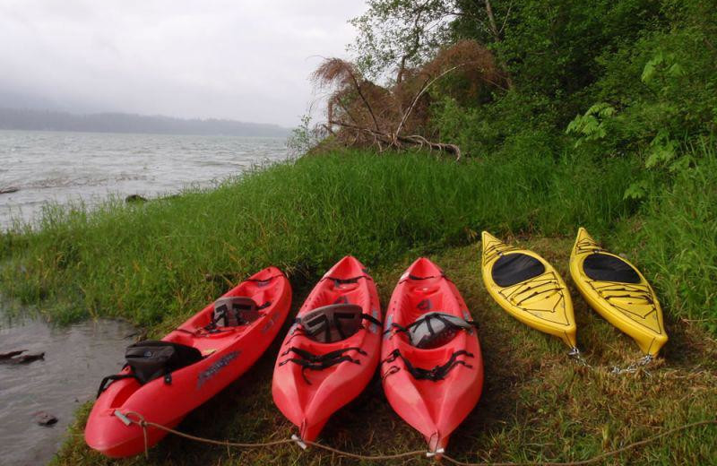 Kayaks on the shore at Lochaerie Resort.