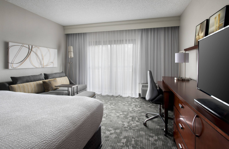 Guest room at Courtyard by Marriott Lincroft Red Bank.