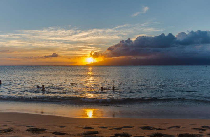 Beach sunset at Vacasa Maui.