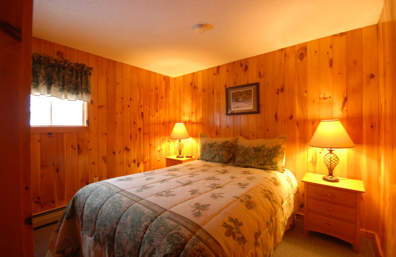 Cabin bedroom at Cabins at Lopstick.