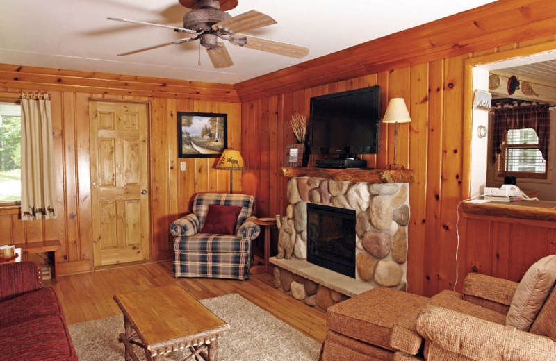 Cottage living room at The Beacons of Minocqua.