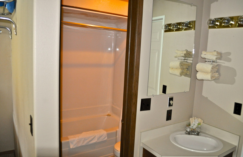 Guest bathroom at Sawtelle Mountain Resort.