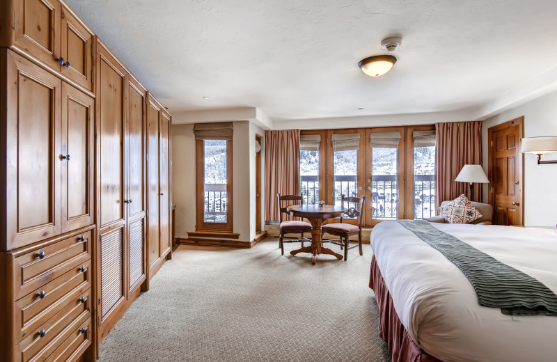 Guest room at The Pines Lodge, A RockResort.