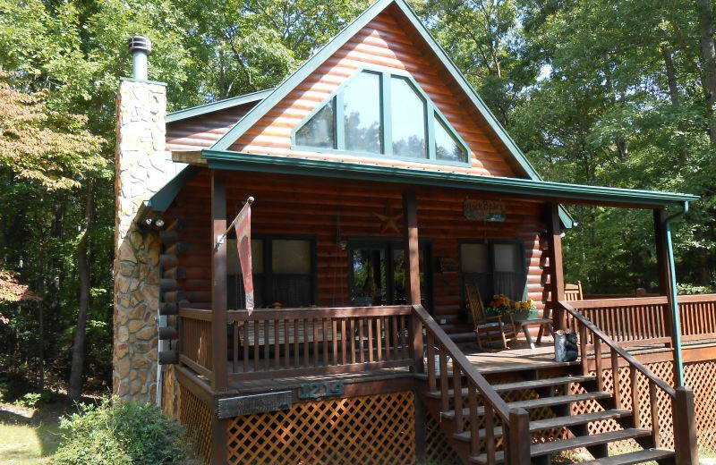 Cabin exterior at Avenair Mountain Cabins.