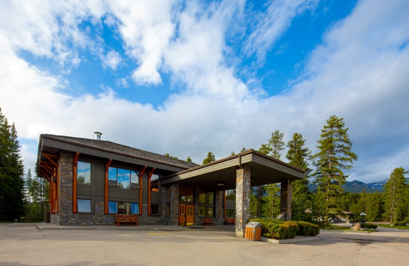 Exterior view of Mountaineer Lodge.