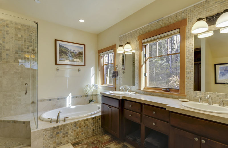 Rental bathroom at Durango Colorado Vacations.